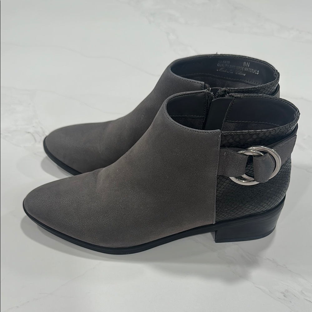 Bella Vita Women’s Sleek Gray Ankle Boots with Low Heel Size 8 - Picture 3 of 8